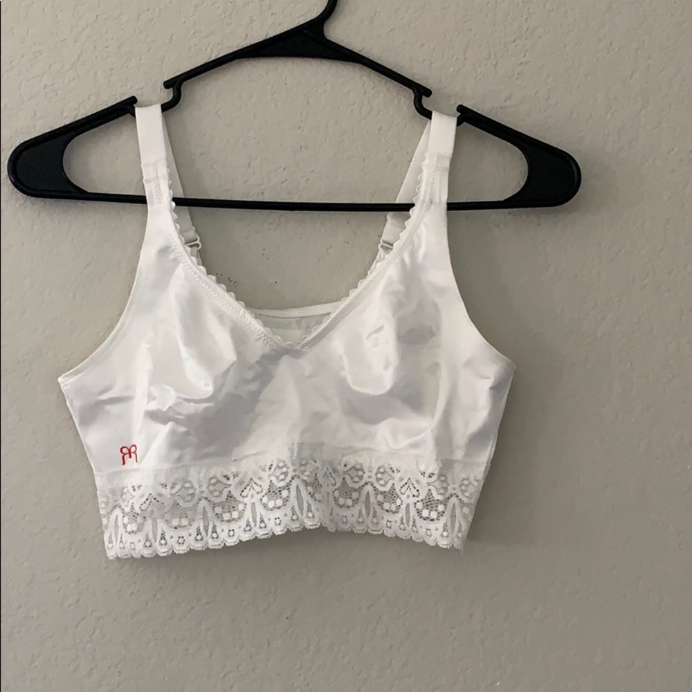 White lace supportive bra